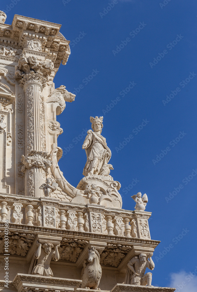 Obraz premium Lecceser Barock in Vollendung – die Basilica Santa Croce. Lecce, eine malerische Stadt in Apulien im Süden Italiens, beherbergt nicht nur atemberaubende historische Gebäude und charmante Straßencafés.