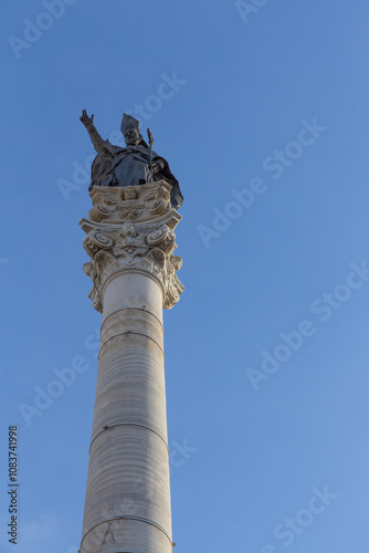 Lecce, eine malerische Stadt in Apulien im Süden Italiens, beherbergt nicht nur atemberaubende historische Gebäude und charmante Straßencafés. Der Ort ist die Hauptstadt der Provinz Lecce und zählt ru photo