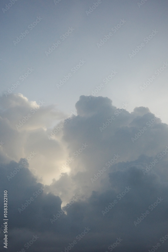 Obraz premium cloudy soft light sky background with clouds photo moment beautiful