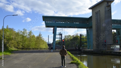 Obraz na płótnie Plan incliné de Ronquières ascenseur à bateaux Braine-le-Comte Hainaut Belgique