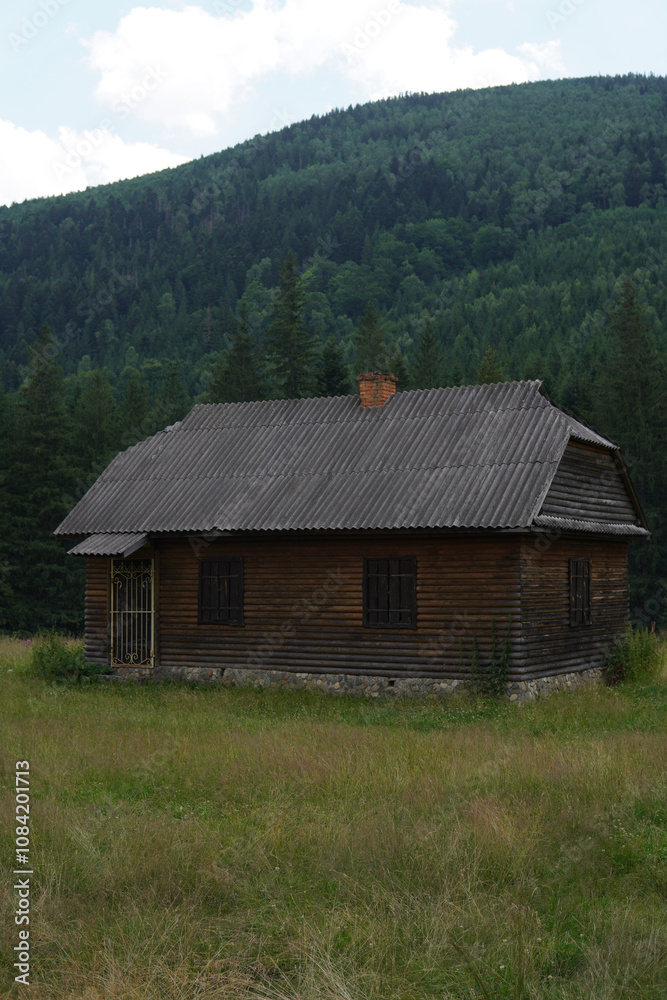 Fototapeta premium Old house in the mountain