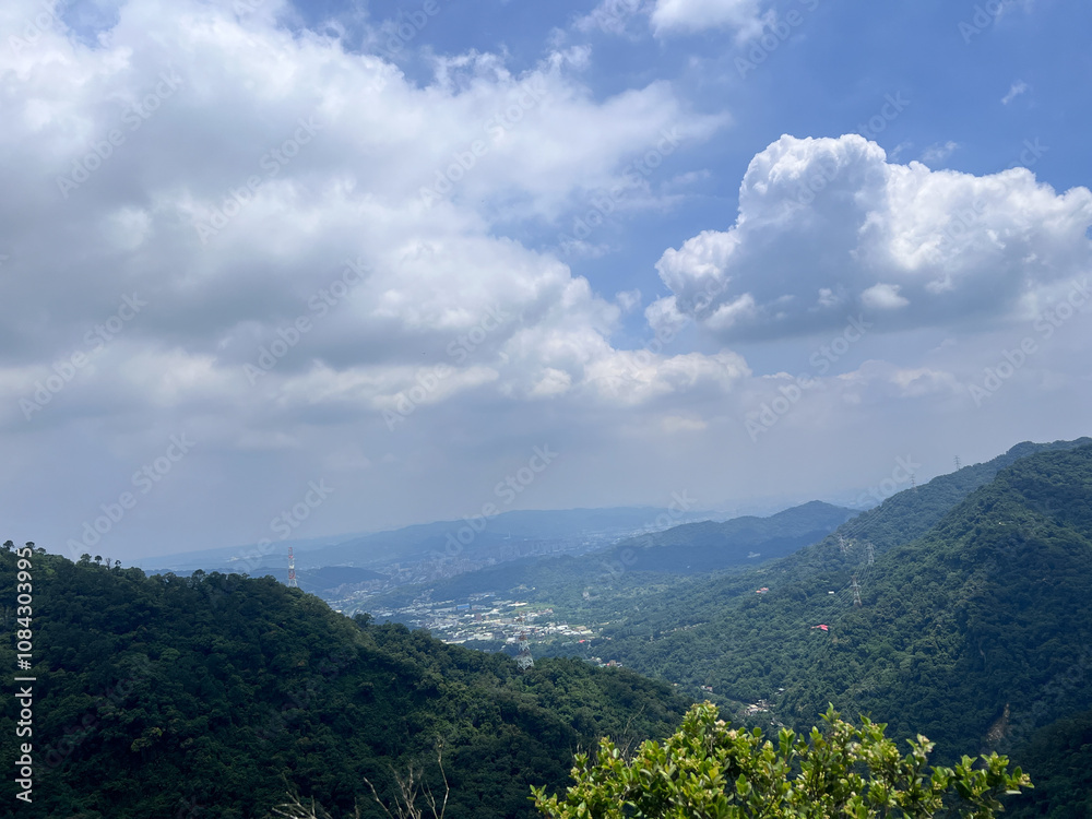 Naklejka premium Serene Mountain Landscape with Blue Sky and Clouds