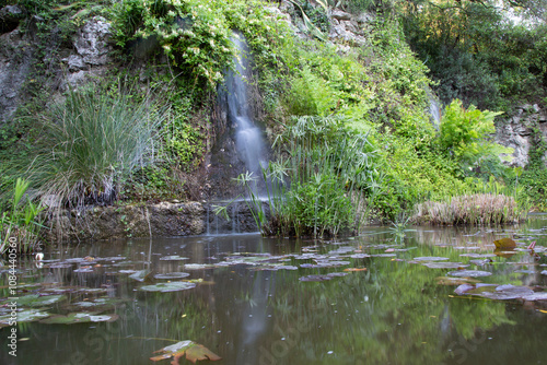 Chute d'eau parc de Nîmes
