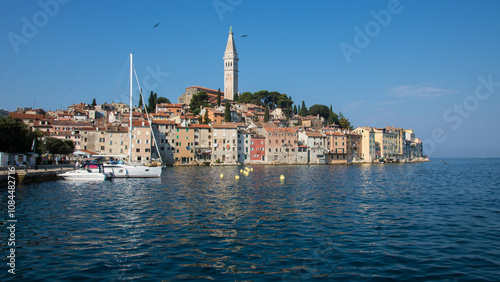 vue sur Rovinj ou Rovigno sur la mer Adriatique en été en Istrie en Croatie