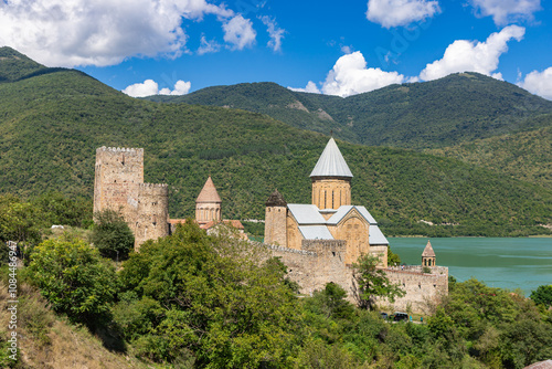 Obraz na płótnie Medieval Ananuri Fortress on the Aragvi River in Georgia w salonie