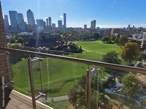 Scenic Park Views and Urban Landscapes in Canary Wharf London