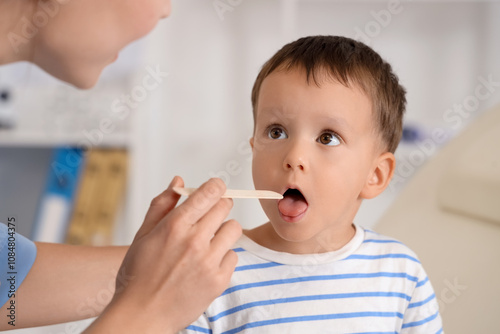 Pediatrician examining youn...