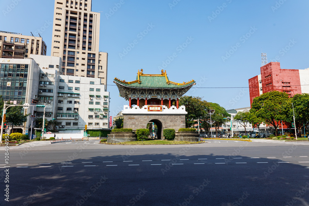 Naklejka premium chinese style gate in taipei taiwan