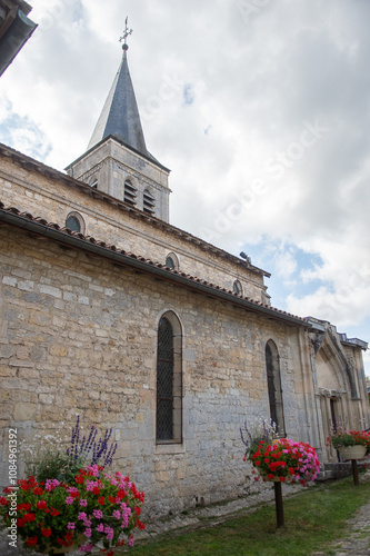 La chapelle du cloîtrte d'Hattonchâtel dans la Meuse en Lorraine. Vue extérieure  photo