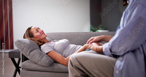 Fotografie Hypnotherapy Psychotherapy Treatment. Woman Hypnotized