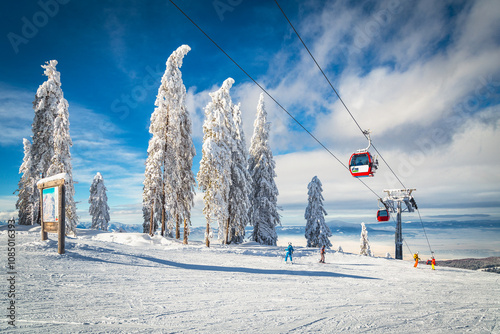 Obraz na płótnie Ski gondolas above the skiers on the ski slope, Romania w salonie