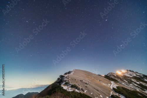 燕山荘の夜空