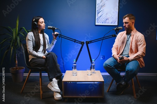 Cuadro en lienzo Show host interviewing woman during live stream, talking about fashion and style trends, disagreeing with her opinions