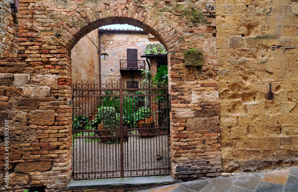 Fototapeta premium San Gimignano. to malownicze i urokliwe sredniowieczne miasteczko we Włoszech zwane sredniowiecznym Manhatttanem.