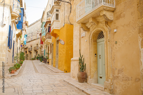 Fototapeta Naklejka Na Ścianę i Meble -  Typical maltese street in Birgu old town on Malta