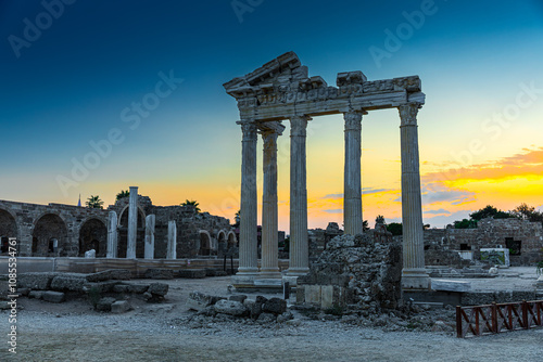 Obraz na płótnie Ruins of the Temple of Apollo, Side, Antalya Province, Turkey w salonie