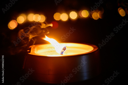 Tableau sur toile light on the grave at night
