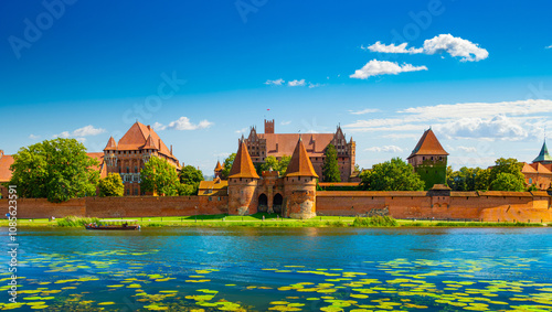 Obraz na płótnie The Castle of the Teutonic Order in Malbork by the Nogat river. Poland w salonie