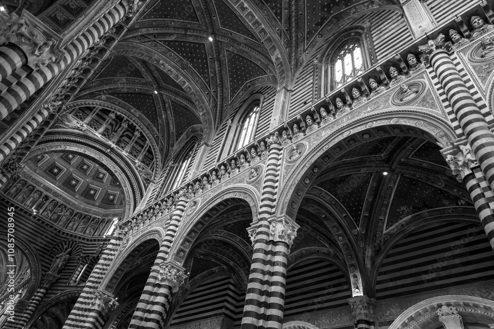 Fototapeta premium Interior view of the Siena Cathedral in Siena, dedicated to the Assumption of Mary, Tuscany, Italy