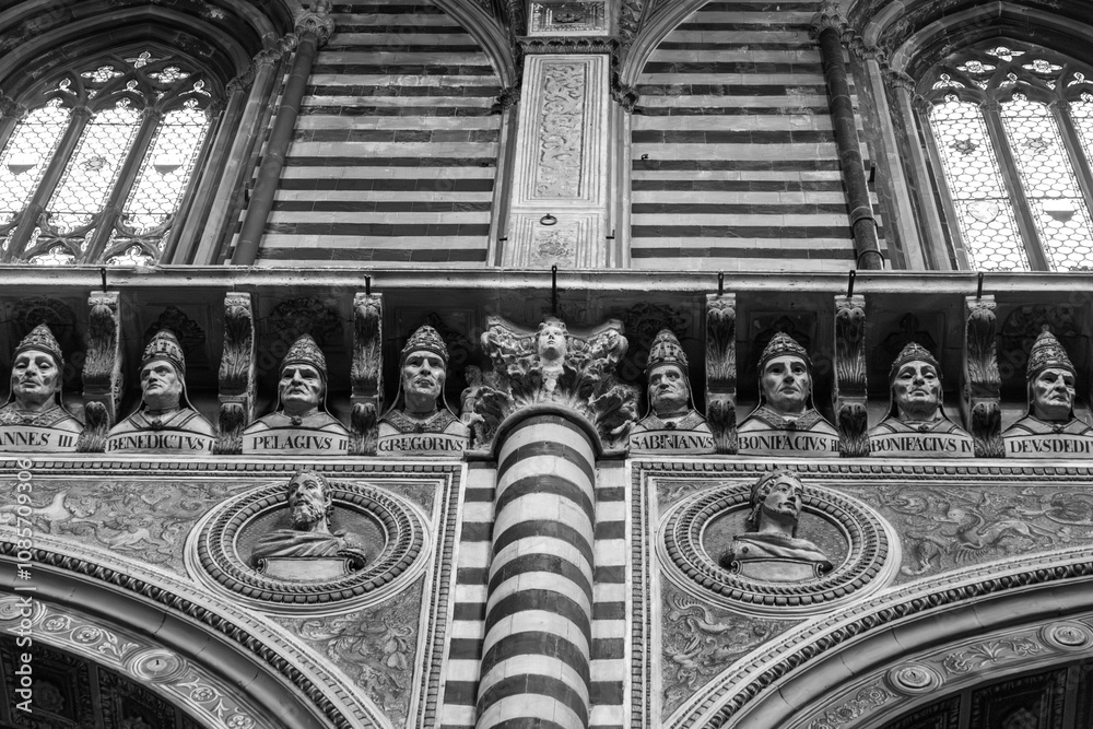 Fototapeta premium Interior view of the Siena Cathedral in Siena, dedicated to the Assumption of Mary, Tuscany, Italy