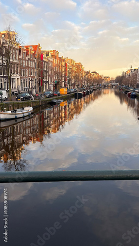 Canvas Print amsterdam canals illuminating the river in the morning