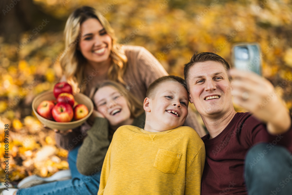 Obraz premium Father Taking Photos Of Family On Picnic
