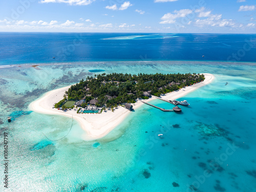 Fototapeta Naklejka Na Ścianę i Meble -  Aerial views of Velavaru Island in Maldives