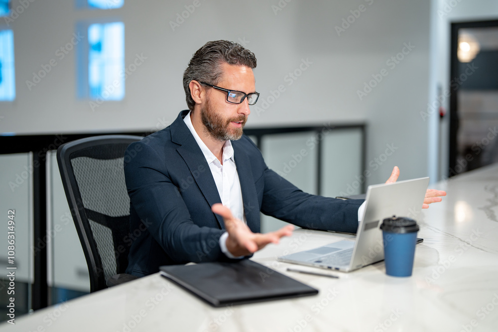 Naklejka premium Surprised 40s business man working with laptop in office. Surprised business man director using laptop. Surprised manager at office workplace. Surprised Ceo office workers business people at office.