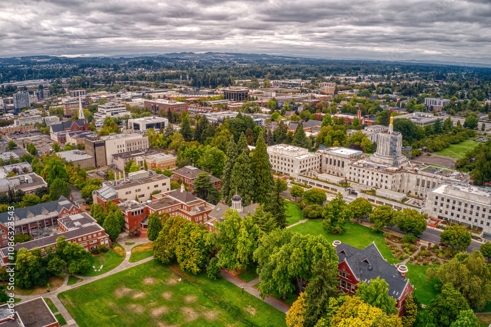 Fototapeta premium Aerial View of the Oregon State Capitol in Salem