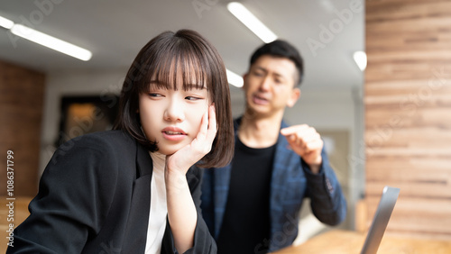 上司の小言をストレスに感じる女性・ビジネスウーマン photo