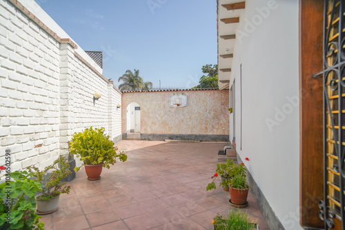 patio interno de de casa familiar con piso de loza photo