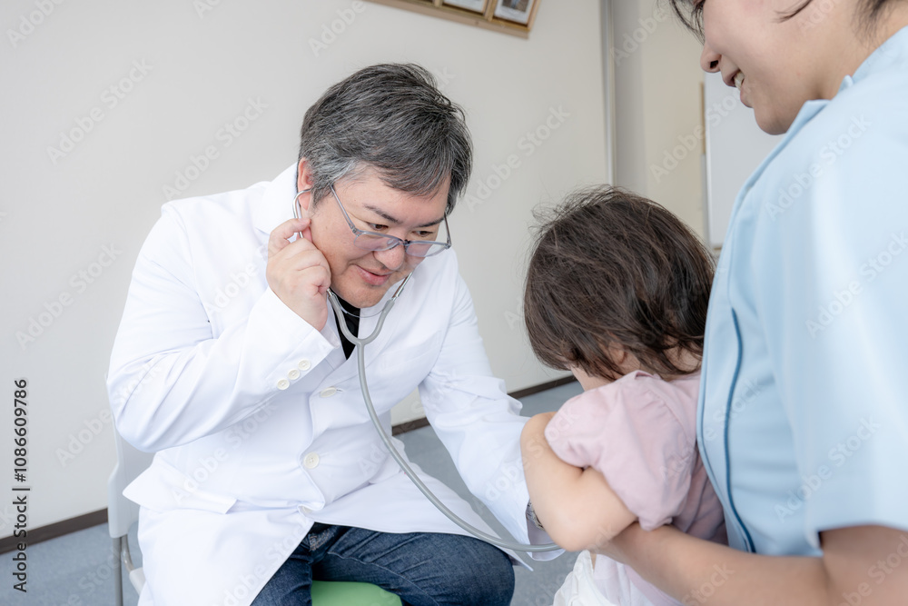 笑顔の小児科医 笑顔の小児科医