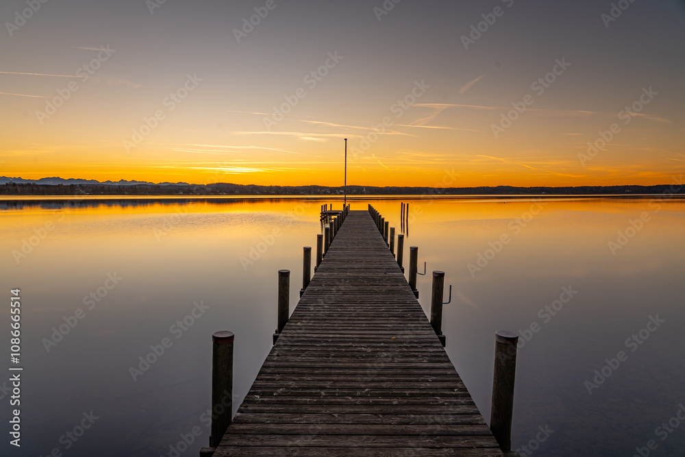 Fototapeta premium Sonnenuntergang in Sankt Heinrich - Münsing am Starnberger See