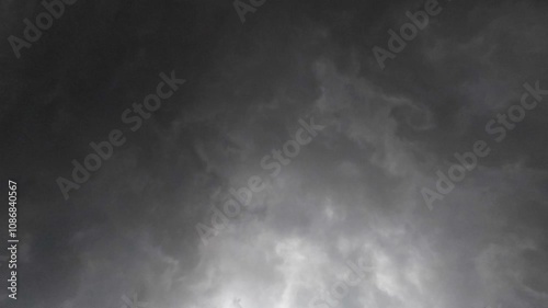 The black clouds moved slowly.
A sign that rain and storms will soon fall.