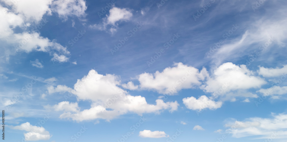 Obraz premium A beautiful clear sky with fluffy white clouds, perfect for backgrounds and nature themes