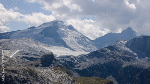 Le glacier de la Grande Motte, ou les glaciers de la Grande Motte, un glacier de France situé dans le massif de la Vanoise, Alpes, sur les communes de Tignes, de Champagny-en-Vanoise et de Val-Cenis