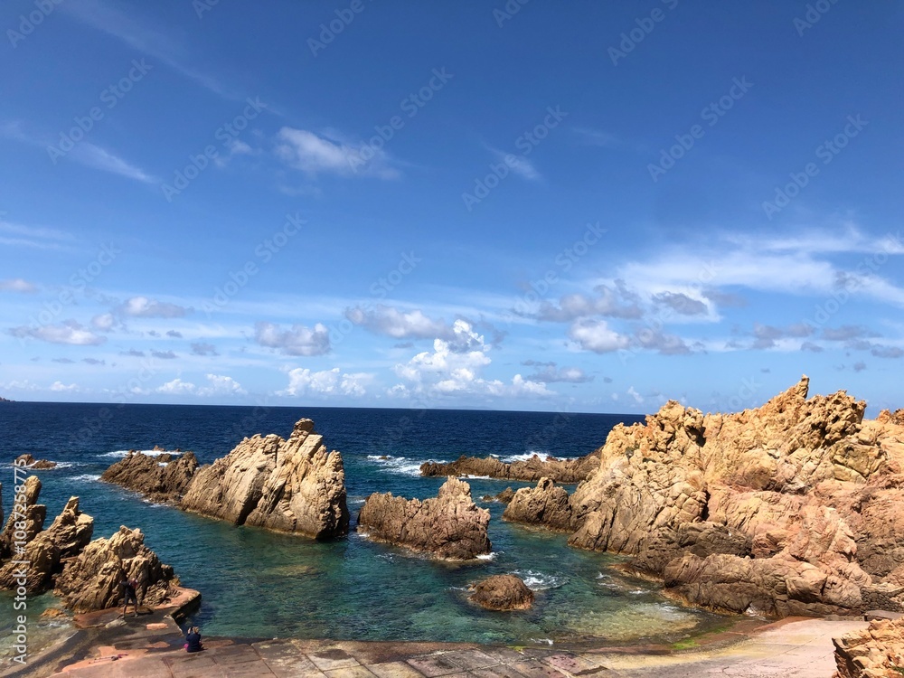 sea and rocks