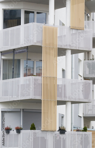 Obraz na płótnie Multi-family apartment block with lots of windows w salonie