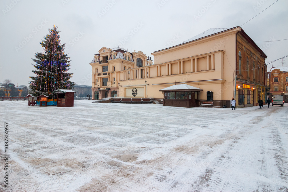 uzhhorod, ukraine - jan 05, 2016: christmas tree on the central square. old kiosk in cozy cityscape uzhhorod, ukraine - jan 05, 2016: christmas tree on the central square. old kiosk in cozy cityscape