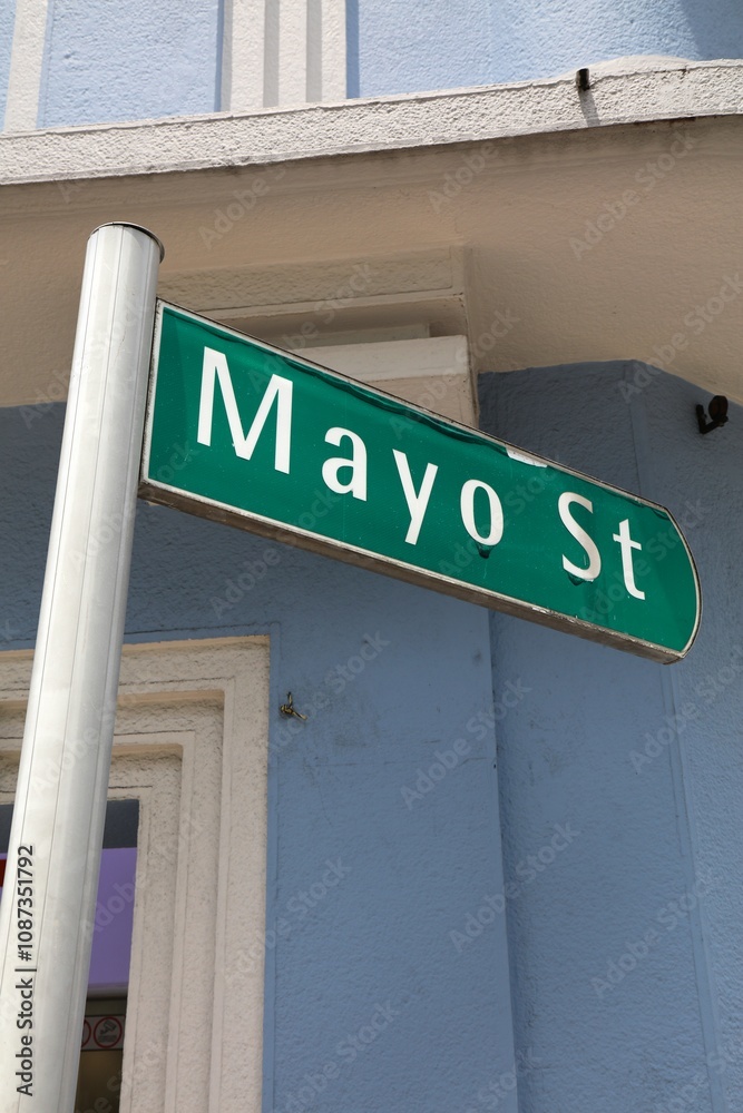 Obraz premium Mayo Street sign in Singapore City