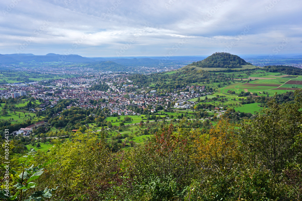 Obraz premium Eningen unter Achalm bei Reutlingen am Fusse der Schwäbischen Alb; Baden Württemberg; Deutschland;