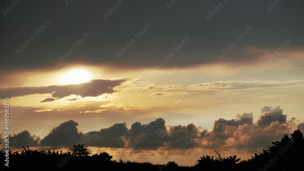 Obraz premium photo of a clear afternoon sky with dark clouds