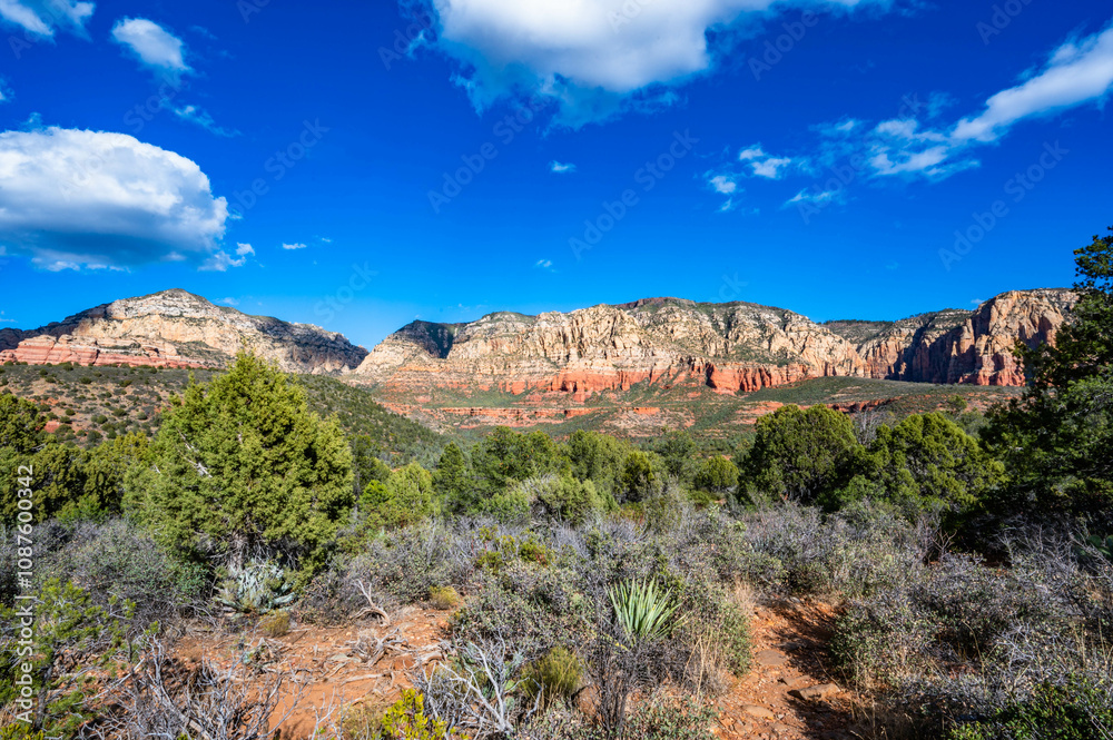 Fototapeta premium Hiking in the Red Rock State Park area in Coconino National Forest near Sedona, Arizona in the fall of 2024 including Seven Sacred Pools and various geological formations