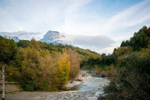 Montañas en Parque Nacional de Ordesa y Monte Perdido en otoño photo