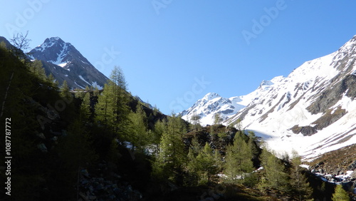 im Ralftal mit Blick zu Ganot 3102m links oben und Bildmitte rechts der Kleinschober 3119m und Hochschober 3242m