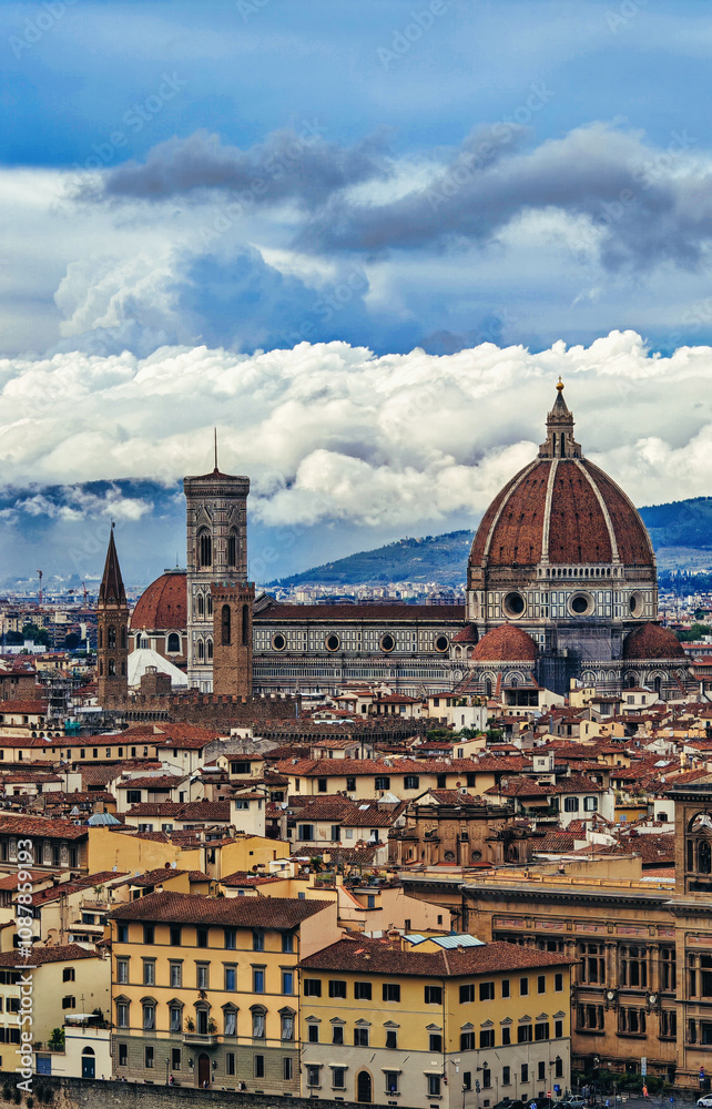 Obraz premium Panoramic view of Florence, Italy in Piazzale Michelangelo (Michelangelo Square). The view captures the heart of Florence from Forte Belvedere to Santa Croce, across the walkways and the bridges.
