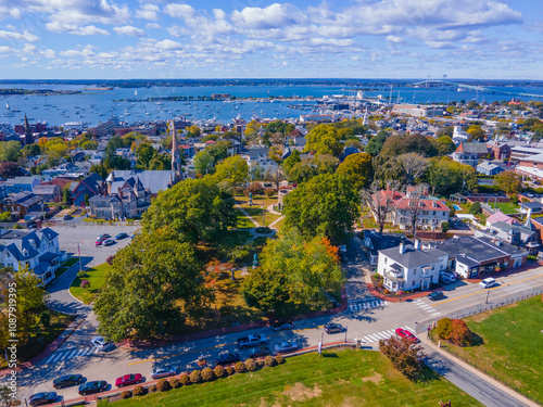 Fotografía Touro Park aerial view including Windmill Tower with Newport Harbor at the background, city center of Newport, Rhode Island RI, USA