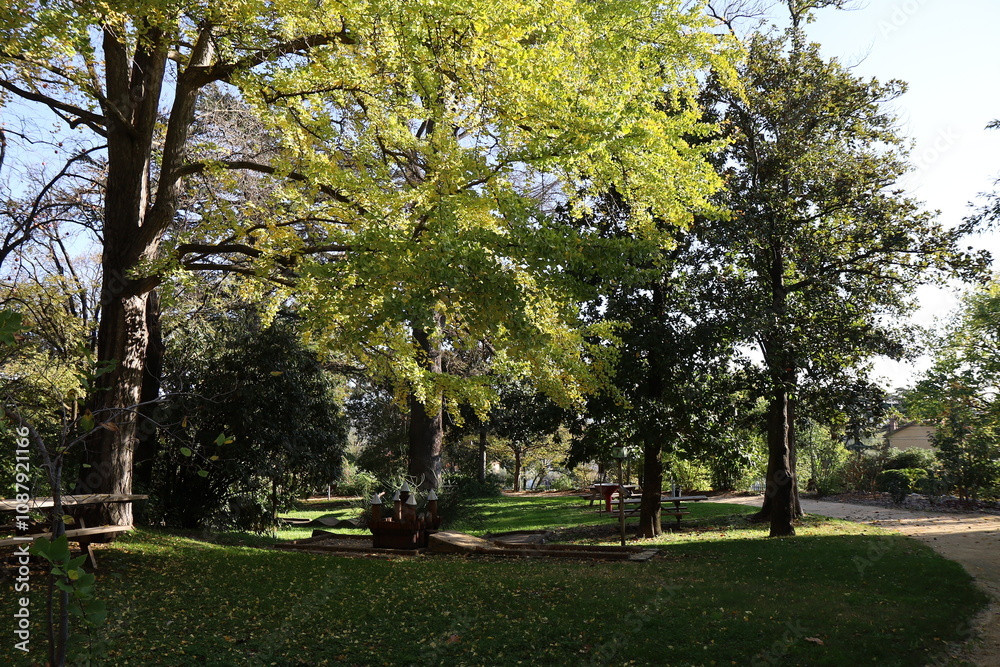 Le parc botanique de la tour vieille, jardin botanique et parc public, ville d'Alès, département du Gard, France Le parc botanique de la tour vieille, jardin botanique et parc public, ville d'Alès, département du Gard, France