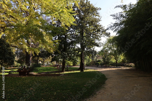 Le parc botanique de la tour vieille, jardin botanique et parc public, ville d'Alès, département du Gard, France