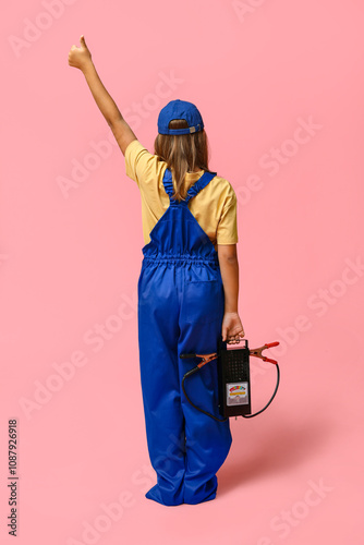 Teenage electrician with mu...